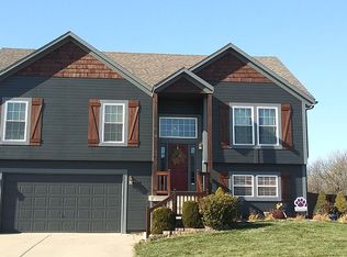 1120 Sutherland Dr, Louisburg, KS 66053