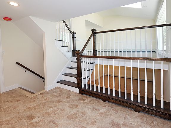 5th image of 238 Birchwood Park Dr