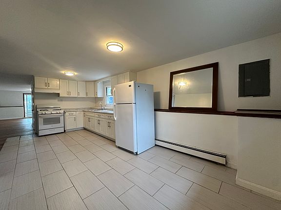 4th image of 20 Swan St #B
