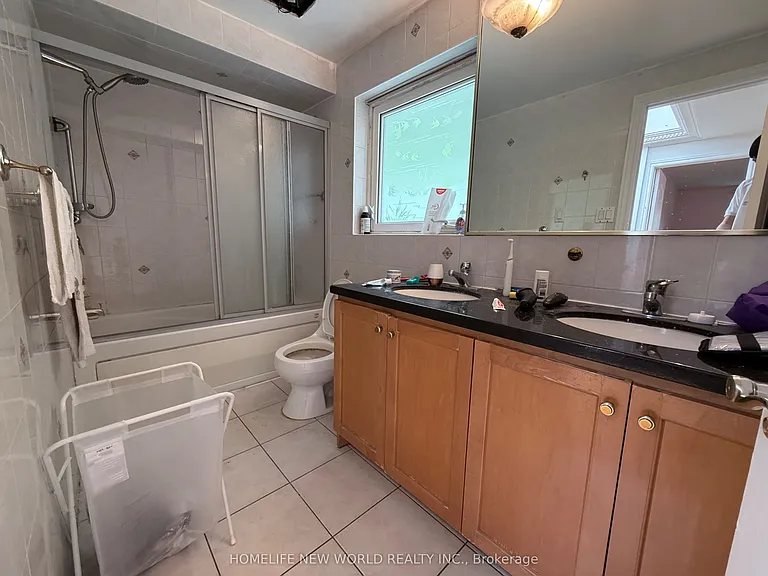 63 Lehar Cres — Photo 28