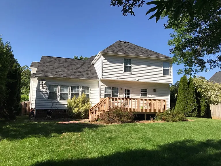 112 Stablegate Dr — Photo 2