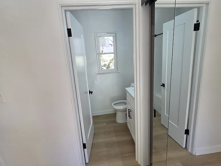 628 Veteran Ave #104 — Photo 6
