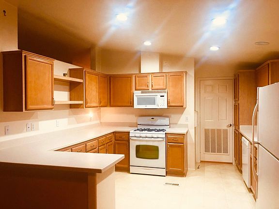 5th image of 43850 E 20th Street East St #109