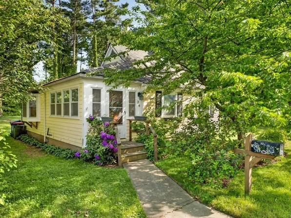 26 Oriole St, New Bedford, MA 02745
