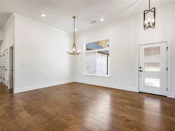 5th image of 12 Woodbridge Dr