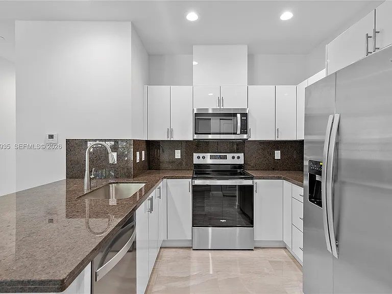 5745 SW 44th Ct #101 — Photo 9