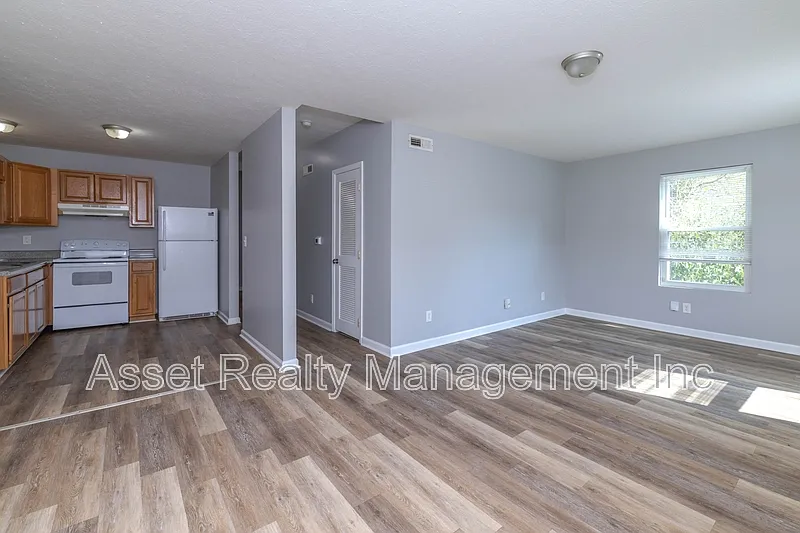 2 bed, 1.0 bath, 950 sqft, $1,095 — Photo 4
