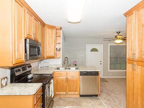 4th image of 1023 Janet Dr