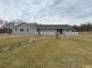 9060 W 400 S, Owensville, IN 47665