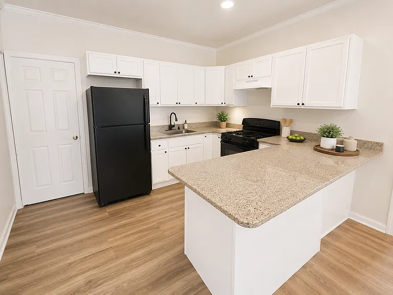 916 W Allen St — Photo 3