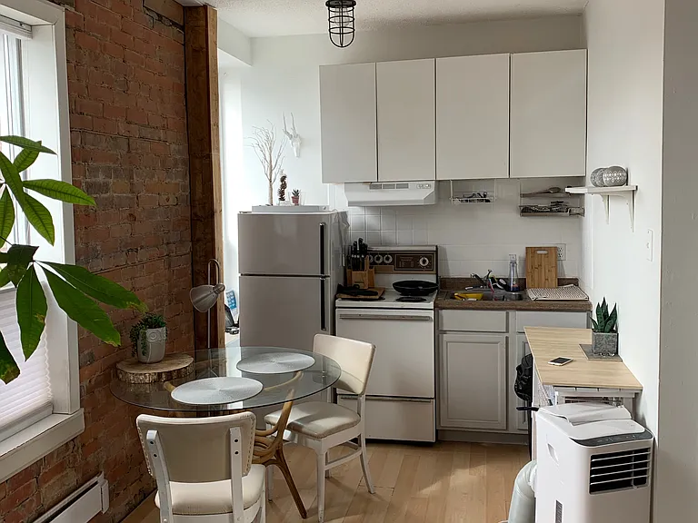 225 Gladstone Ave — Photo 154