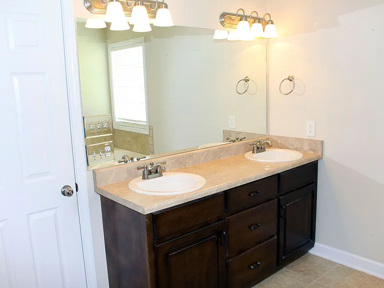 113 Stonehedge Dr — Photo 16