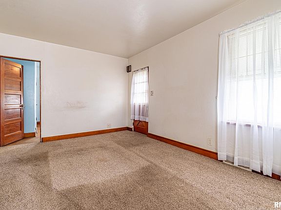 5th image of 2819 W Arlington Ave