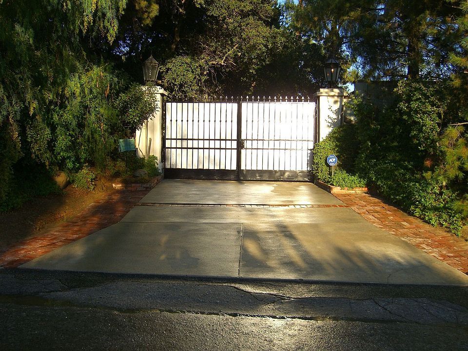 Looking East  from Baden Ave
