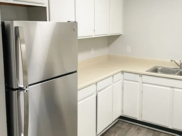 881 Powell Dr — Photo 16