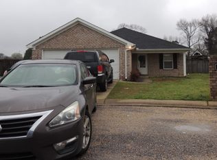 8 Azalea Ln, Moundville, AL 35474