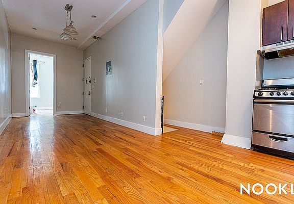 3rd image of 327 Melrose St APT 2L
