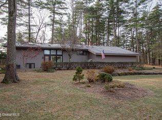 75 Cherokee Ln, Averill Park, NY 12018