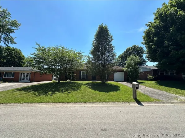 629 Denton Avenue, Sellersburg, IN 47172