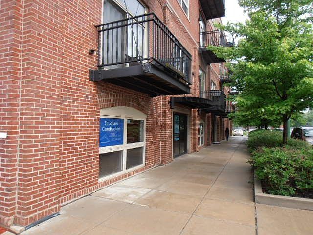 1st image of 2804 N Oakley Ave #305