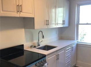 1387 Barton St E, Hamilton, ON L8H 2W4