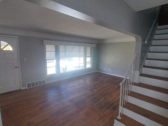 4th image of 134 Flora Dr