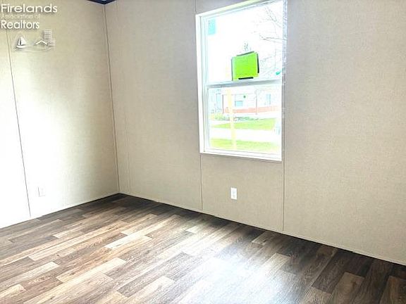 5th image of 1121 Clayberg Rd #63