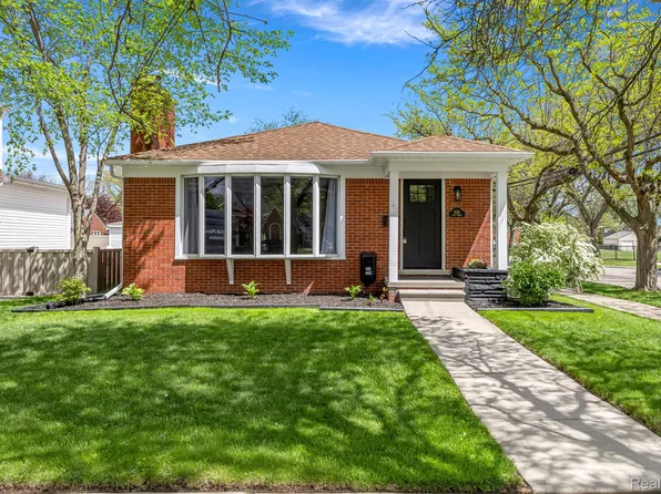 2515 21st St, Wyandotte, MI 48192