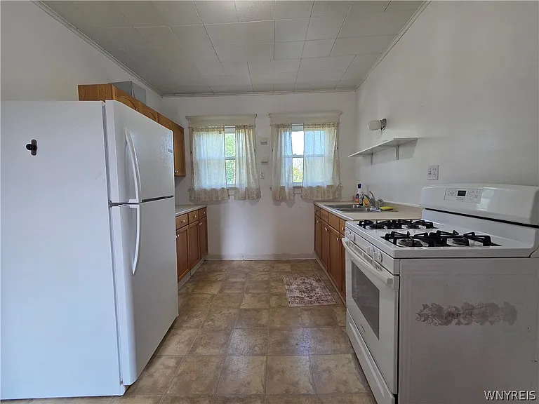 94 Parkwood Ave #2 — Photo 3