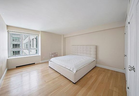 5th image of 200 E 66th St APT E1406