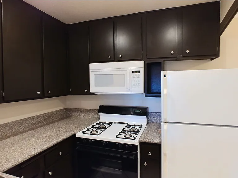 Carmel Heights Apts — Photo 20