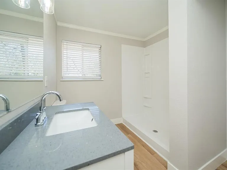 112 E Fairlane Dr — Photo 23
