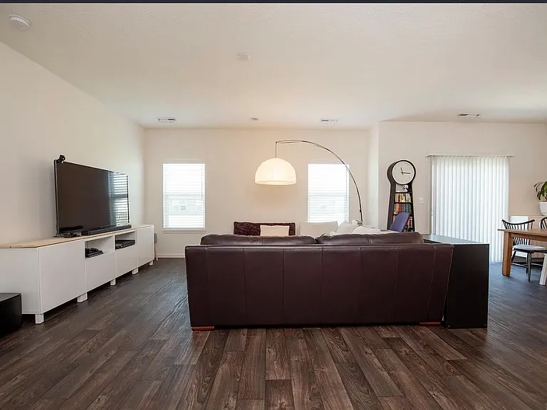 2416 Maxwell Dr — Photo 2