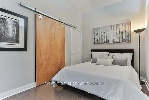 700 King St W #813 — Photo 10