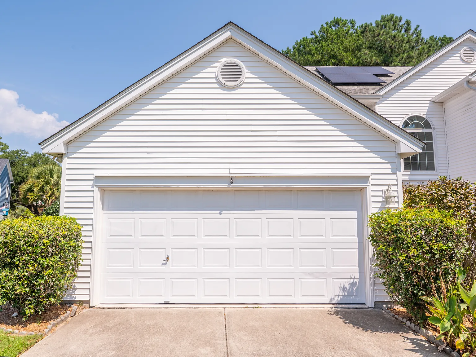 4 bed, 2.5 bath, 2238 sqft, $4,300 — Photo 2