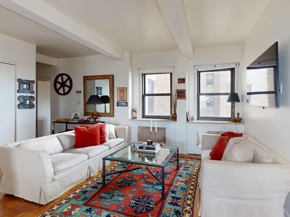 2166 Broadway image 5 of 10