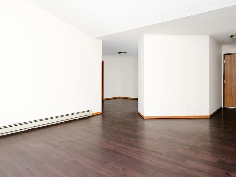 Hummingbird Cove Apartments — Photo 26