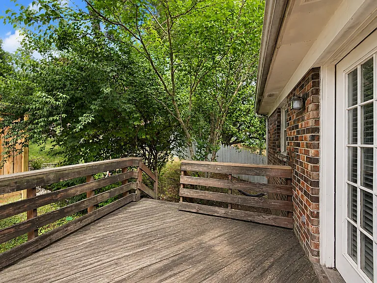 816 Carlisle Ct N — Photo 33