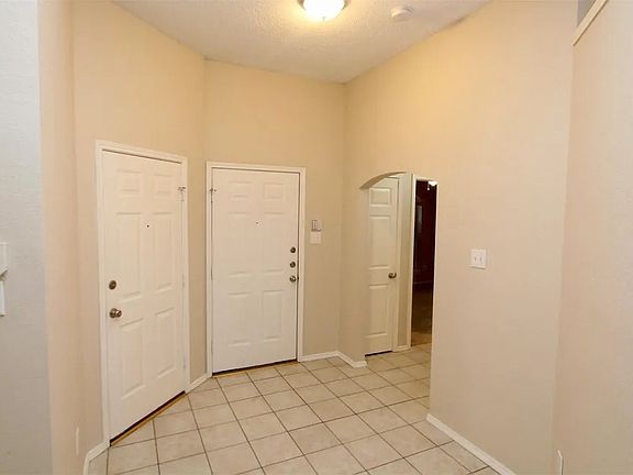 3rd image of 4713 Barnhill Ln