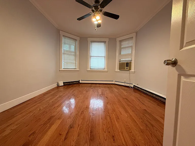 321 Avenue C — Photo 5