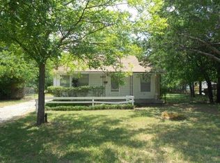 3404 Meadow Oaks Dr, Haltom City, TX 76117