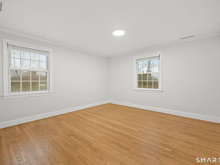 12 Sherwood Rd — Photo 11