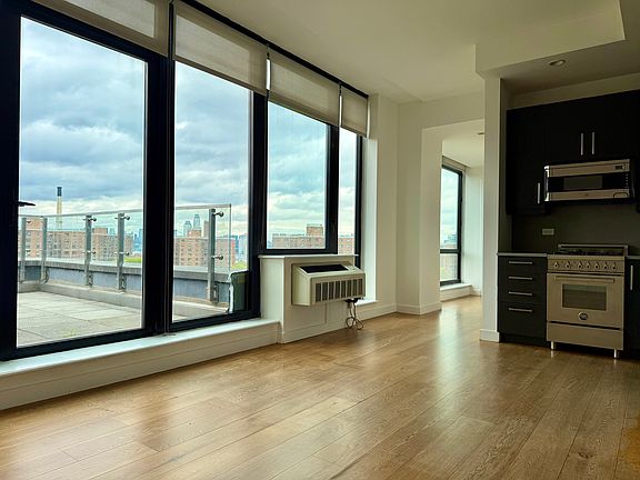 3rd image of 180 Nassau St APT 10E