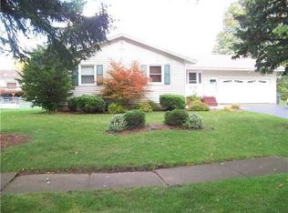 18 Flamingo Dr, Rochester, NY 14624