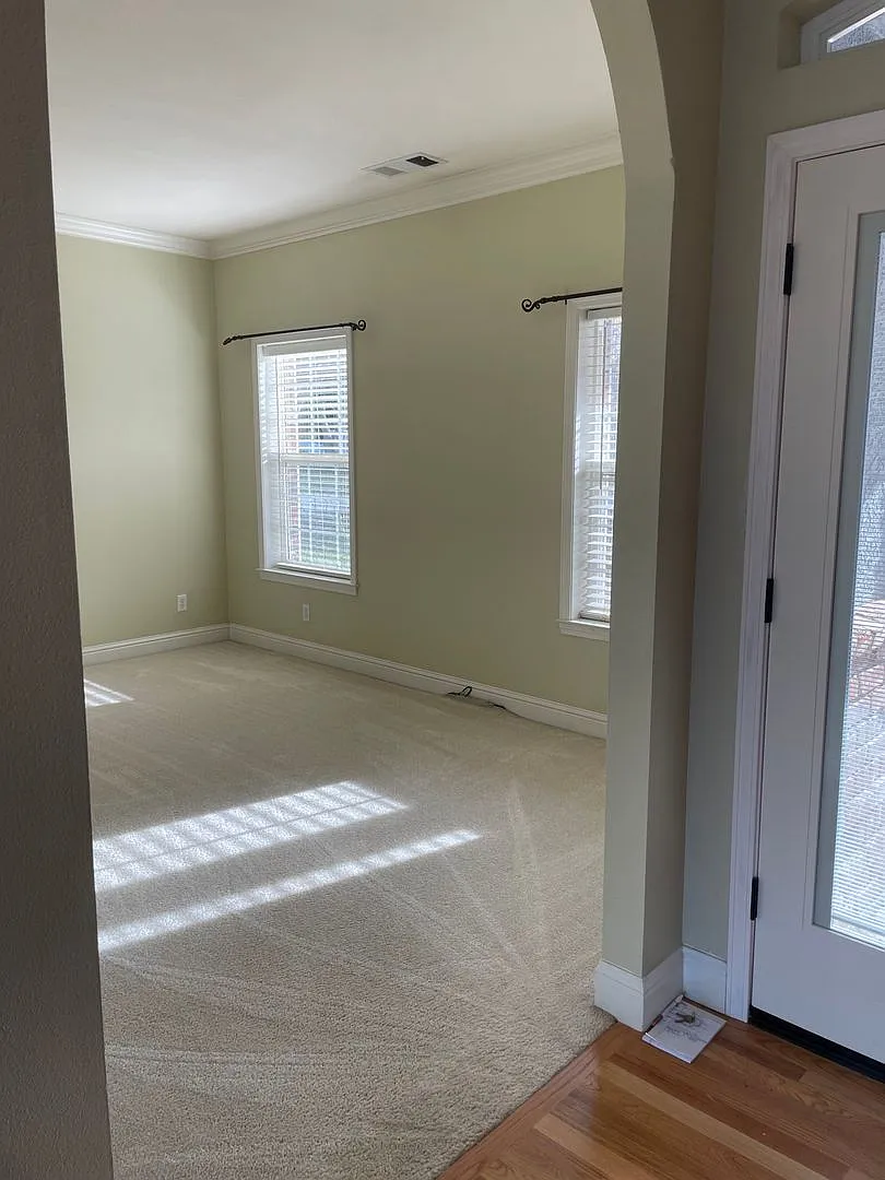 Luxury Living in The Knolls — Photo 2