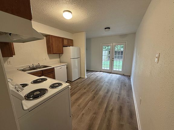 4th image of 1208 Georgia St