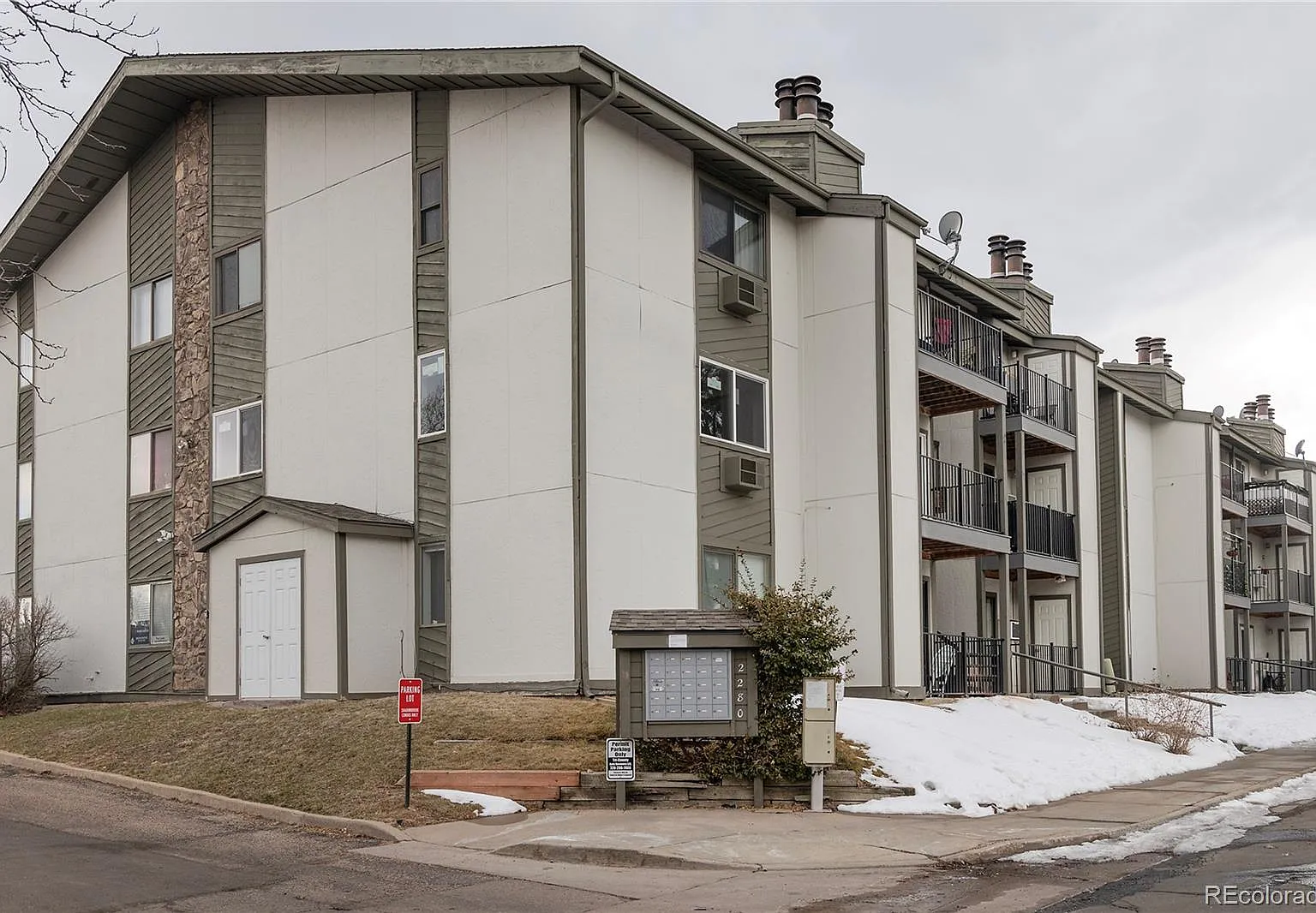 2 bed, 1000 sqft, $2,100 — Photo 1