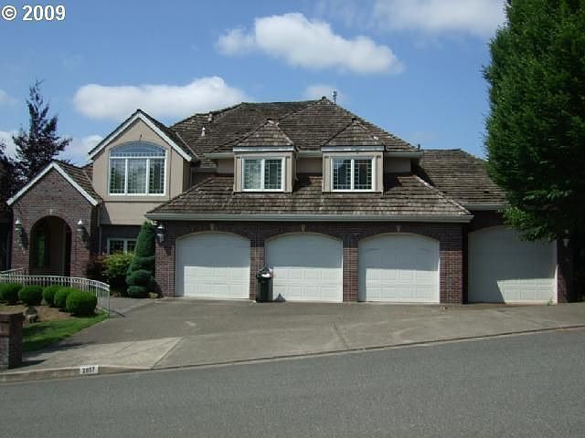 1st image of 2057 Wellington Dr
