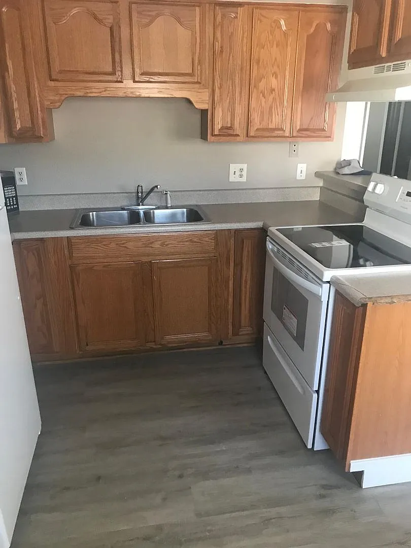 1300 Elizabeth — Photo 1