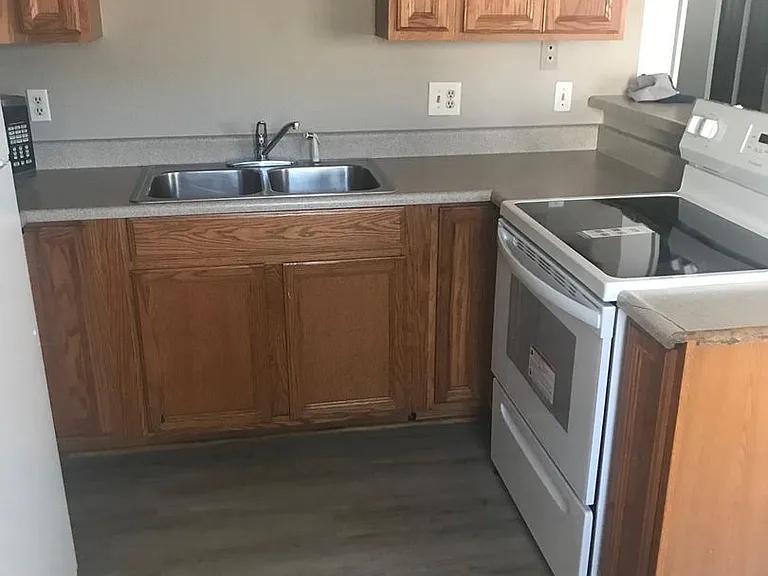 1300 Elizabeth Ave — Photo 1